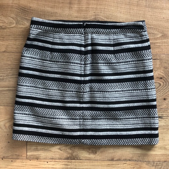 Mini skirt - Picture 3 of 5